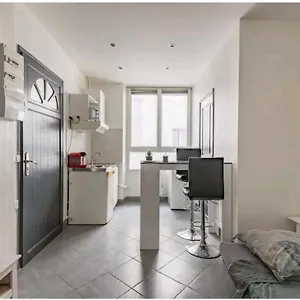 studio-montelimar-cosy-calme-netflix-wifi.hotels-rhonealpes.com/